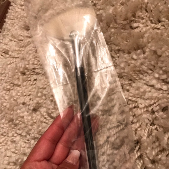 Morphe Fan Brush (Face Brush #M310) - Picture 3 of 4